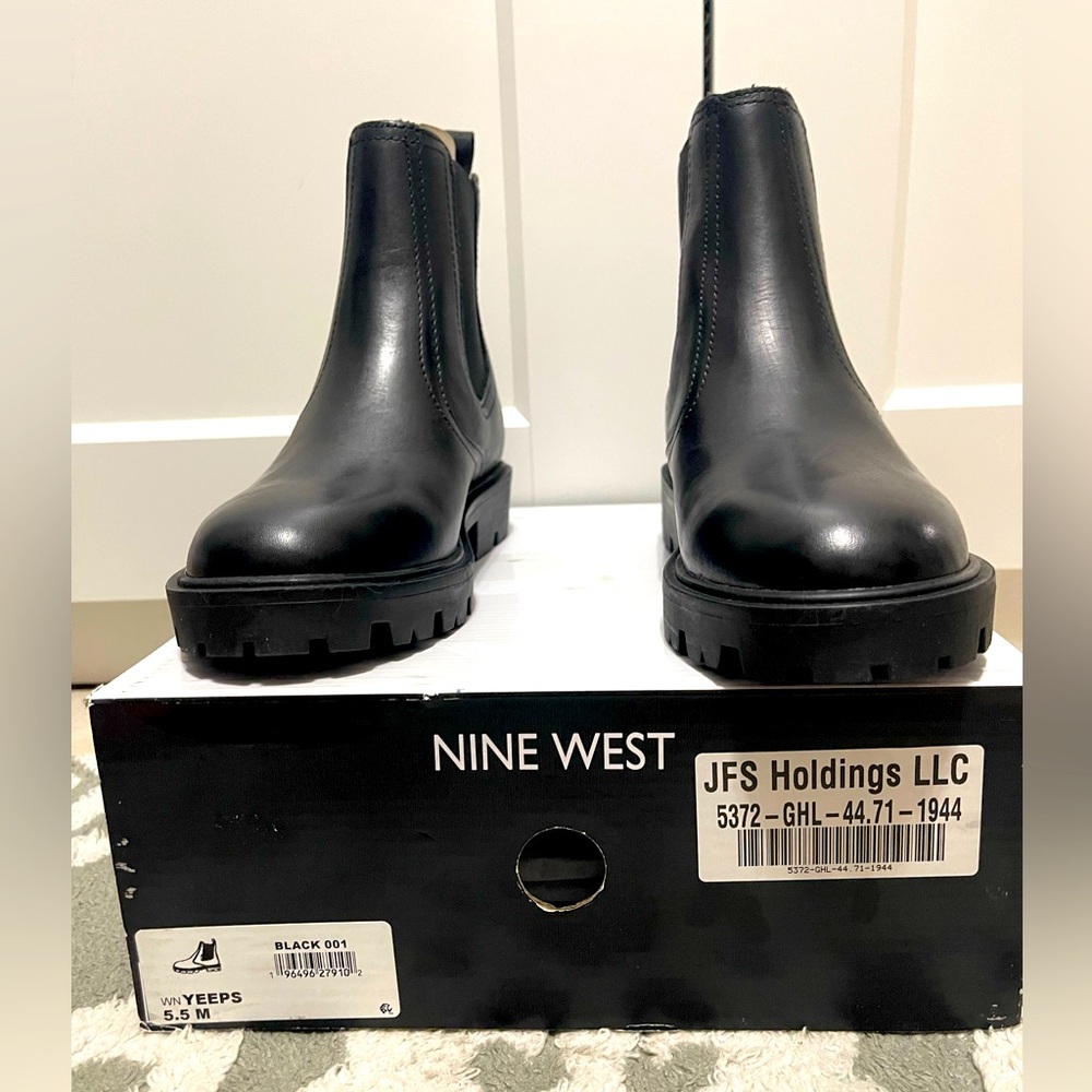 💚💜🌼NIB Nine West Black Yeeps Chelsea Boots Classic Design - Picture 7 of 8